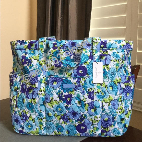 Vera Bradley Handbags - NWT VERA BRADLEY GET CARRIED AWAY TOTE